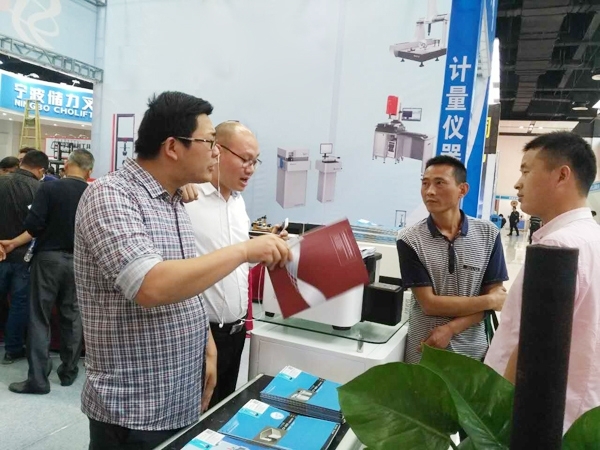 創(chuàng)想儀器攜帶直讀光譜儀與當地經銷商儀器一起參加了此次盛會