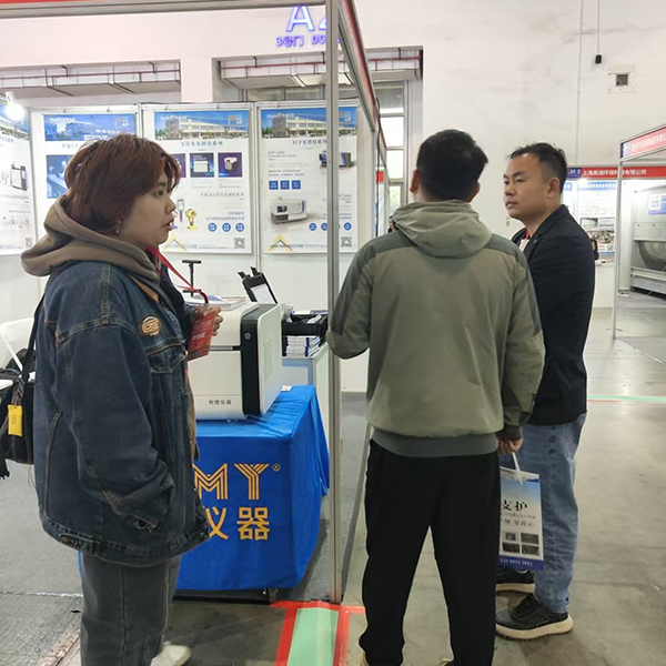 為嘉賓介紹我司產品